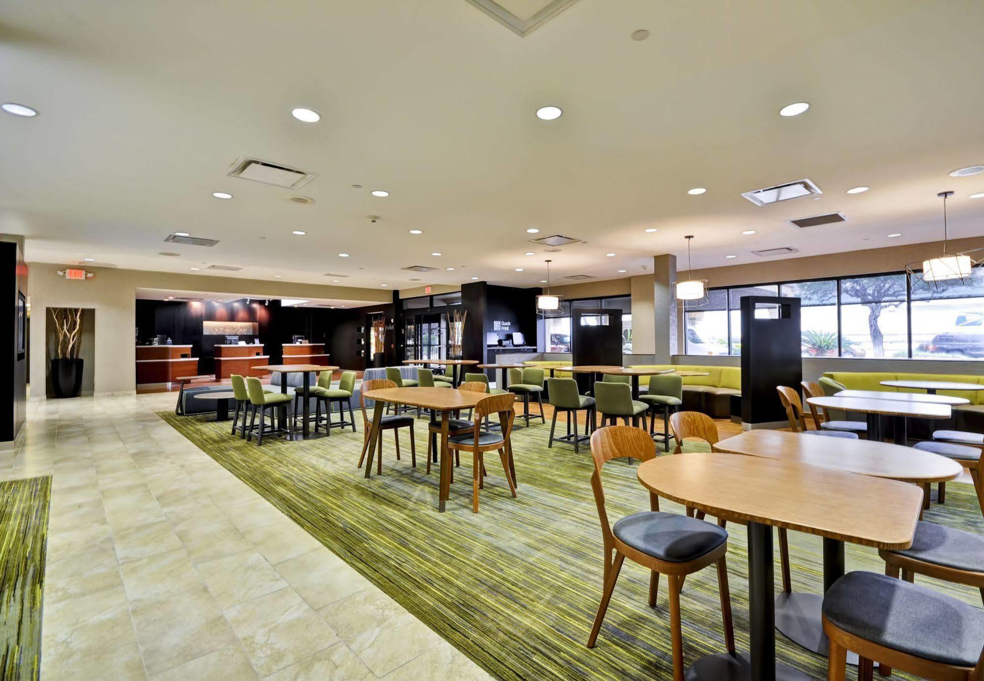 Courtyard Houston I-10 West/Energy Corridor Hotel Bagian luar foto